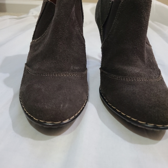 Sofft Women's 6.5M Brown Suede Comfort Slip on Cap Toe Wooden Heel Ankle Boots - Picture 7 of 9